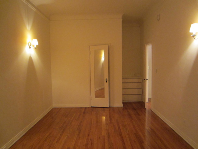 Foto del edificio - 115 N Sweetzer Ave
