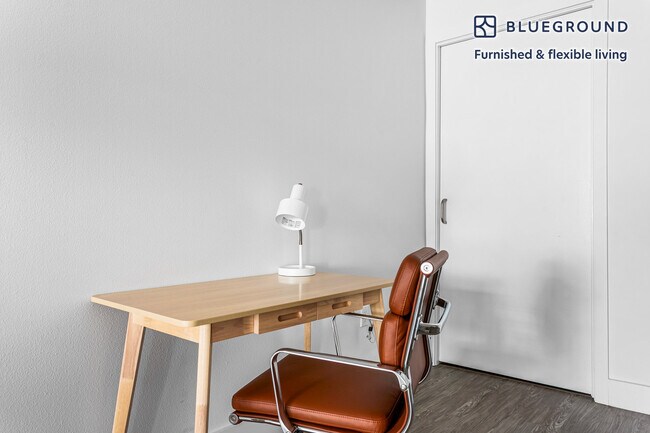 Foto del edificio - 3838 Dunn Dr