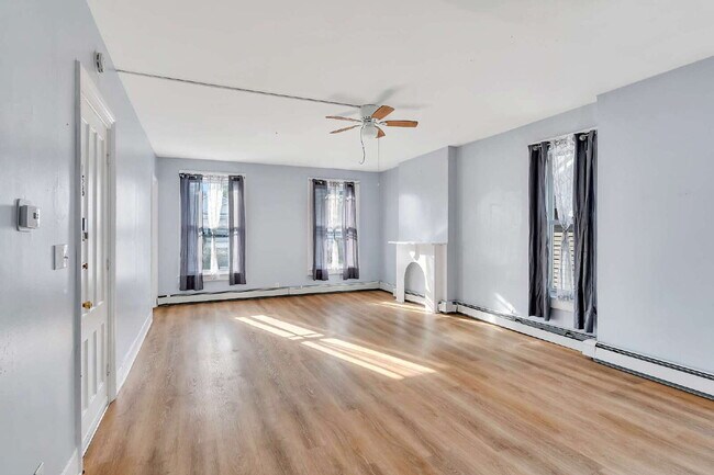 Foto del edificio - 57 1/2 Saratoga Avenue