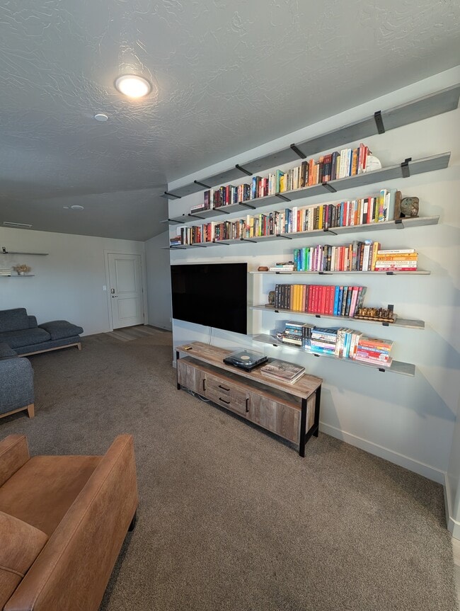 Building Photo - 1167 E Telegraph St