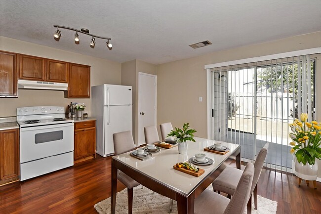 Building Photo - GREAT HOME  |  3 BEDROOMS + OFFICE  |  CLO...