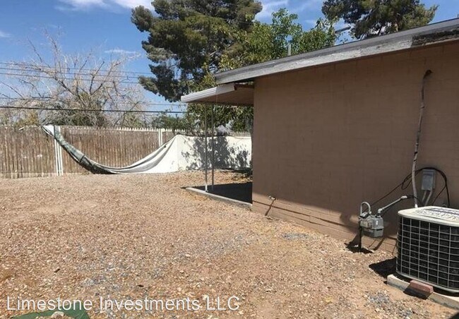 Building Photo - 4 br, 2 bath House - 1120 Greenway Dr