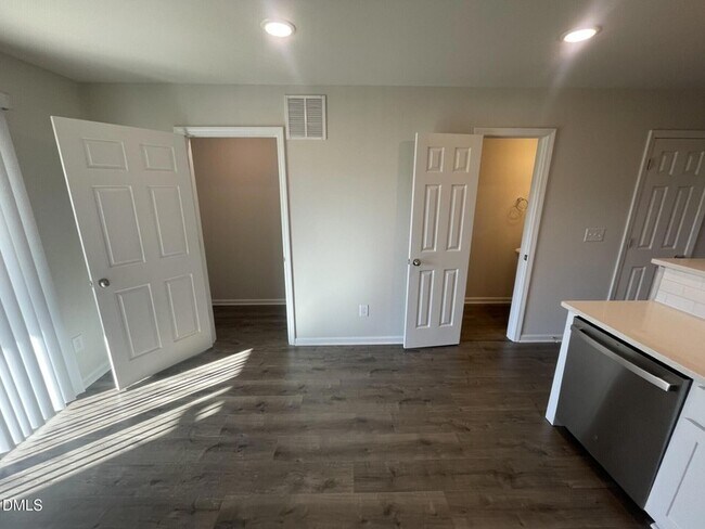 Foto del edificio - 1007 Peony Ln