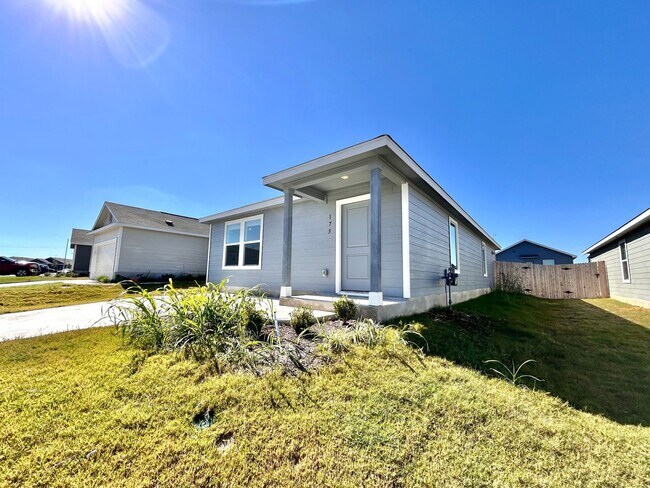 Foto del edificio - Charming 3/BR 2/BA Home with Spacious Backyard & Natural Light