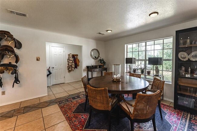 Foto del edificio - 9800 Ranch to Market Rd 150