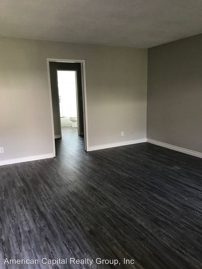 Building Photo - 9931 Tweedy Ln