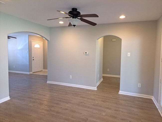 Foto del edificio - 3 Bedroom / 2 Bath / 2 Car Garage