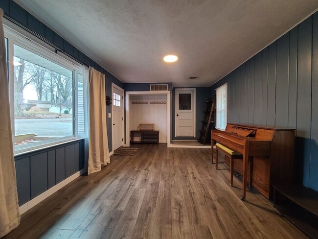 Building Photo - Charming Two Bedroom Ranch in Coloma