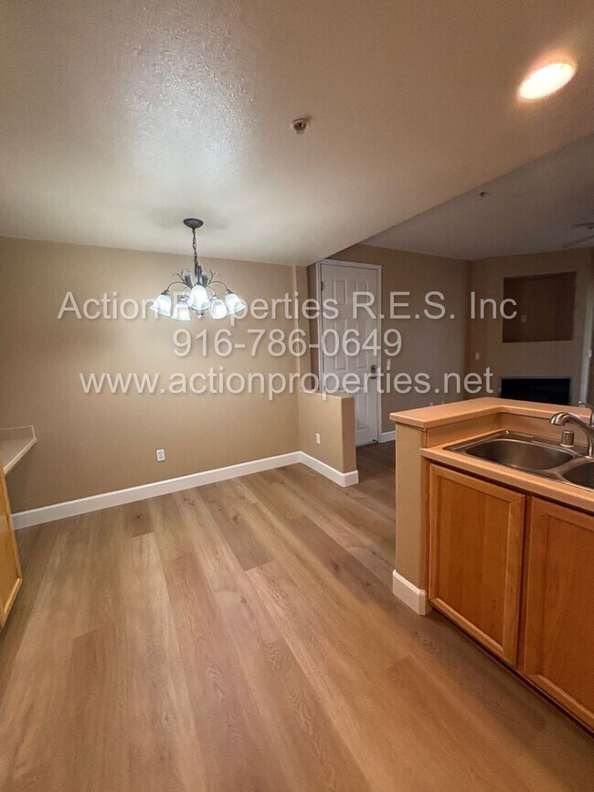 Foto del edificio - East Roseville - Gated Phoenician - Great ...