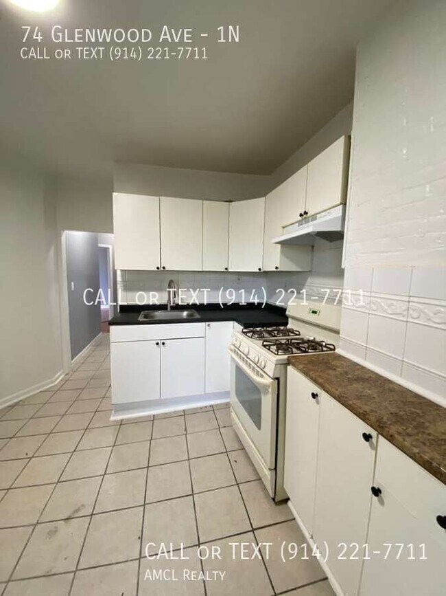 Foto del edificio - 74 Glenwood Ave