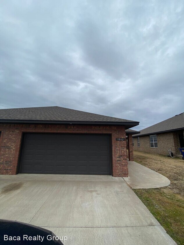 3 br, 2 bath House 1842 Post Oak Rd House for Rent in El Reno, OK