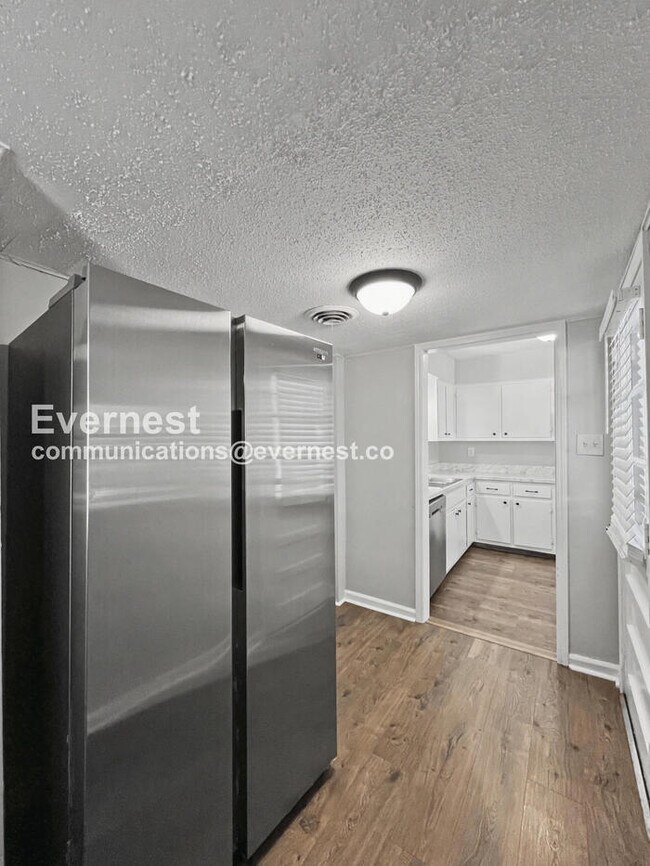 Foto del edificio - 3484 Naylor Dr