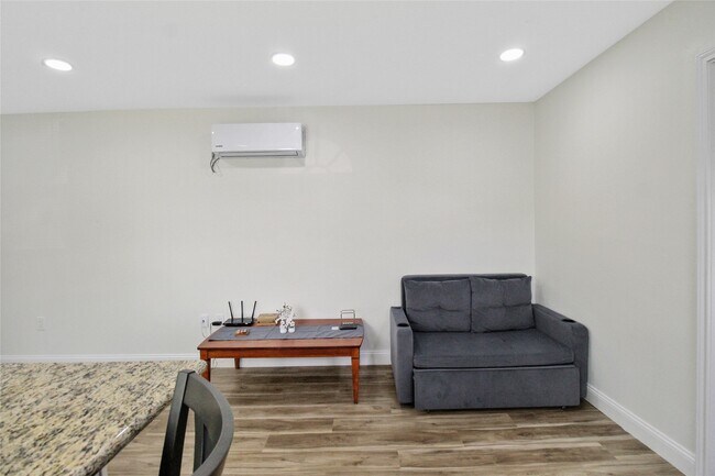 Foto del edificio - 7725 Avenue H