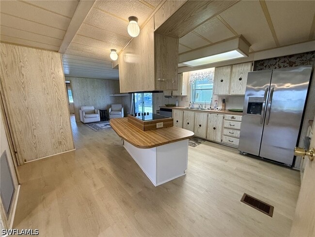 Building Photo - 41 Lake Diane Dr