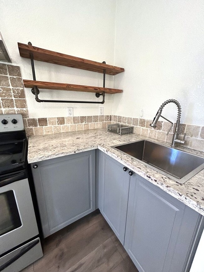 Building Photo - 1-Bedroom ADU with Full Kitchen, Loft & In...