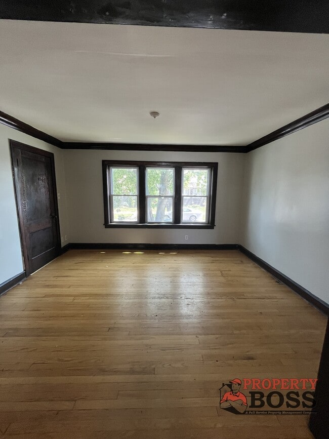Building Photo - 837 E 114th St