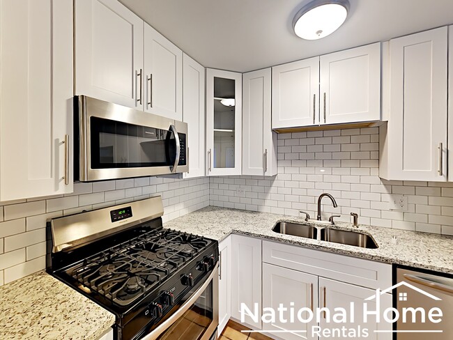 Building Photo - 18011 Greenview Terrace