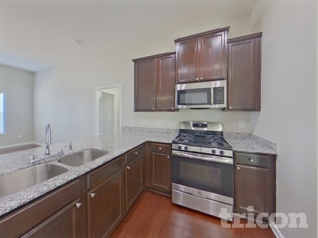 Building Photo - 474 Finch Ln