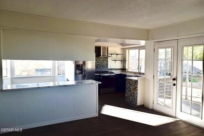 Foto del edificio - 4613 Sun Valley Dr