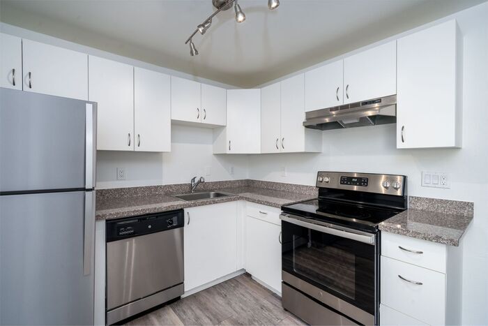 Foto principal - FIRST MONTHS RENT FREE! 2 bedroom 1 bath!!