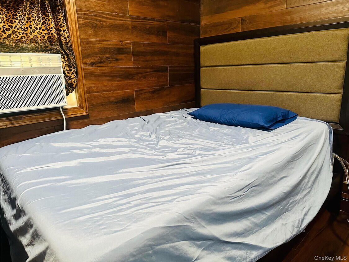 Building Photo - 82-19 Utopia Pkwy