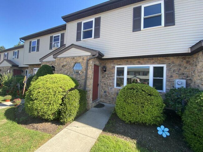 Foto del edificio - 210 Magnolia Dr
