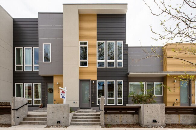 Building Photo - Modern 3 bed / 4 bath, 3 story townhome!