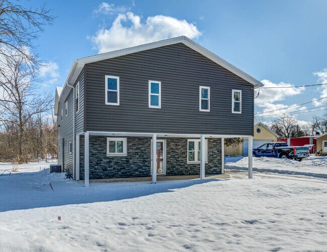 Building Photo - 365 Elmwood Rd