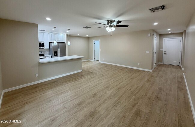 Foto del edificio - 2532 E Bluefield Ave