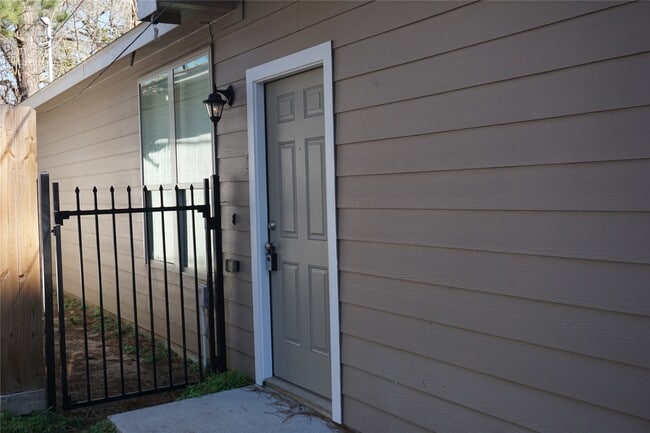 Building Photo - 12043 Nelwood St