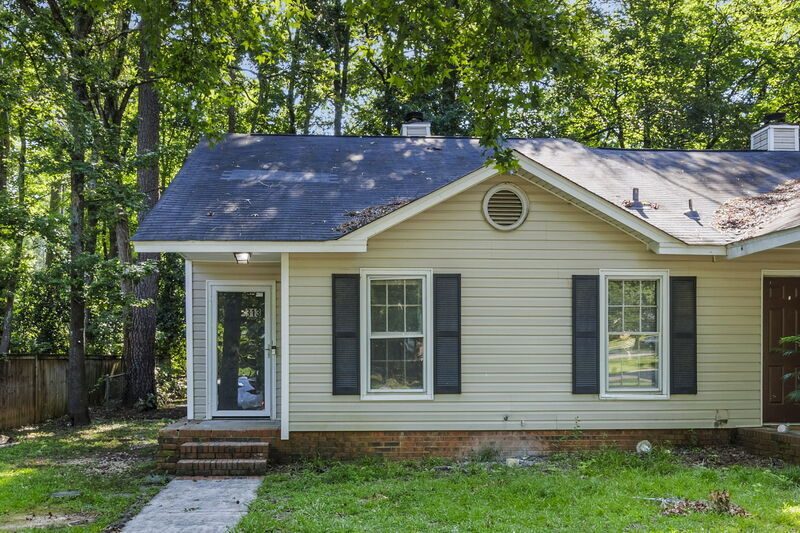 Foto principal - 313 Friarsgate Blvd