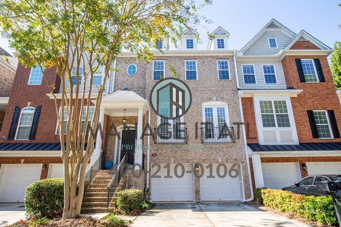 Foto principal - Gorgeous 4 bedroom townhome in the gated c...