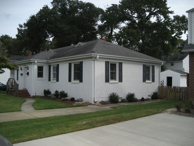 Building Photo - 725 Carolina Ave