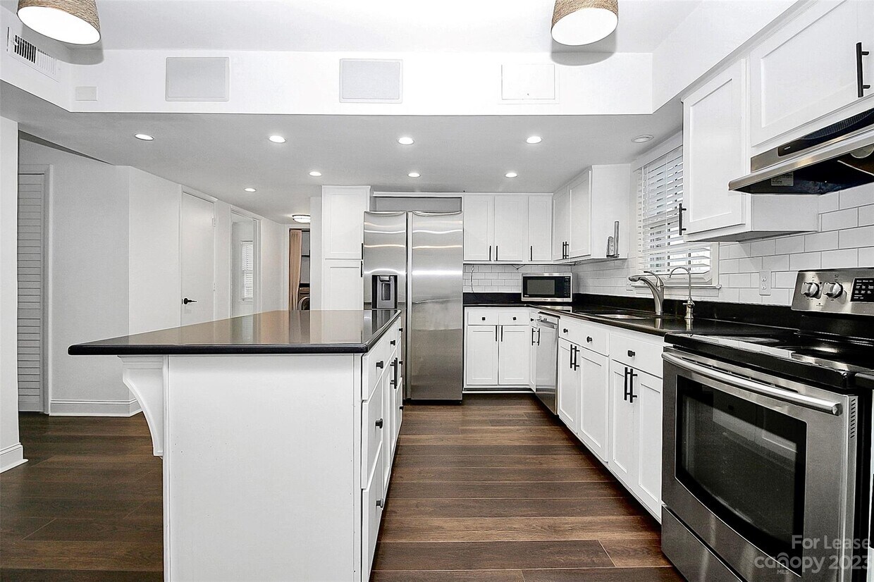 Foto principal - 9101 Sardis Forest Dr