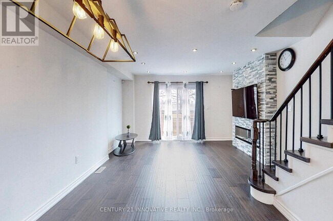 Photo du bâtiment - 1635 Pickering Pkwy