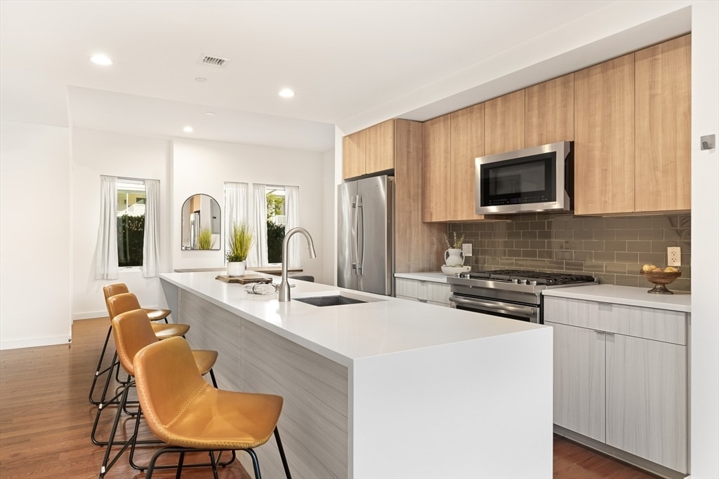 Primary Photo - 143-171-171 Hyde Park Ave