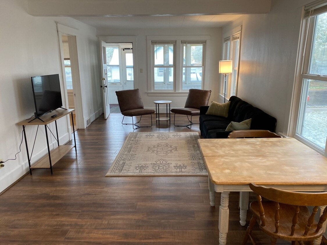 410 N Maple Ave Apartment for Rent in Marshfield, WI