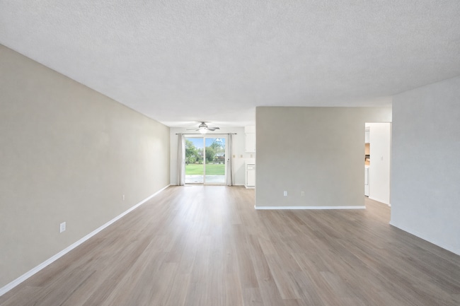 Building Photo - 5008-5010 W Canal Dr