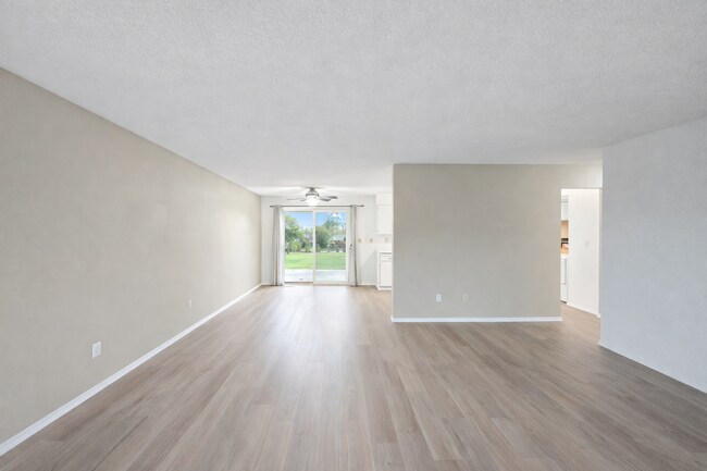 Building Photo - Cozy 2 bedroom with HUGE backyard!