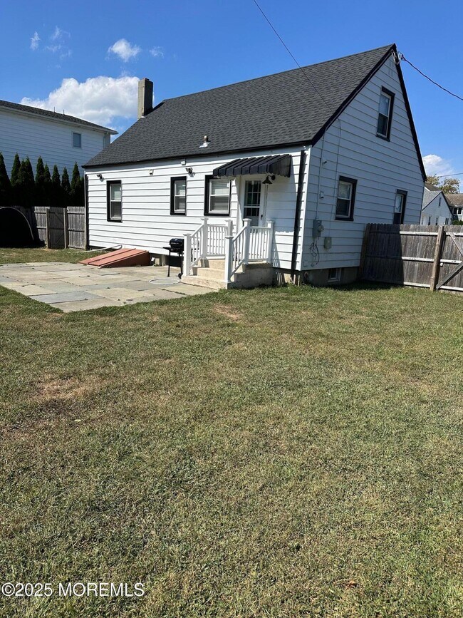 Building Photo - 10 Cambell Ct