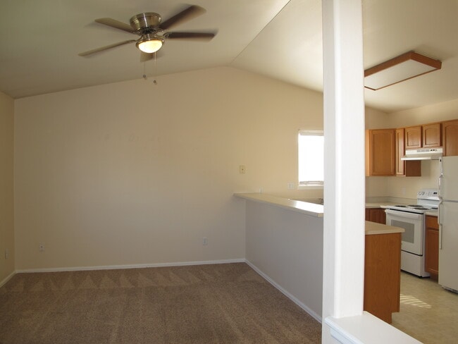 Foto del edificio - 1143 E Carolina Ave