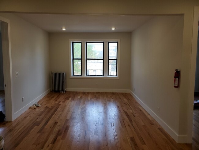 Building Photo - 565 Bergen Ave