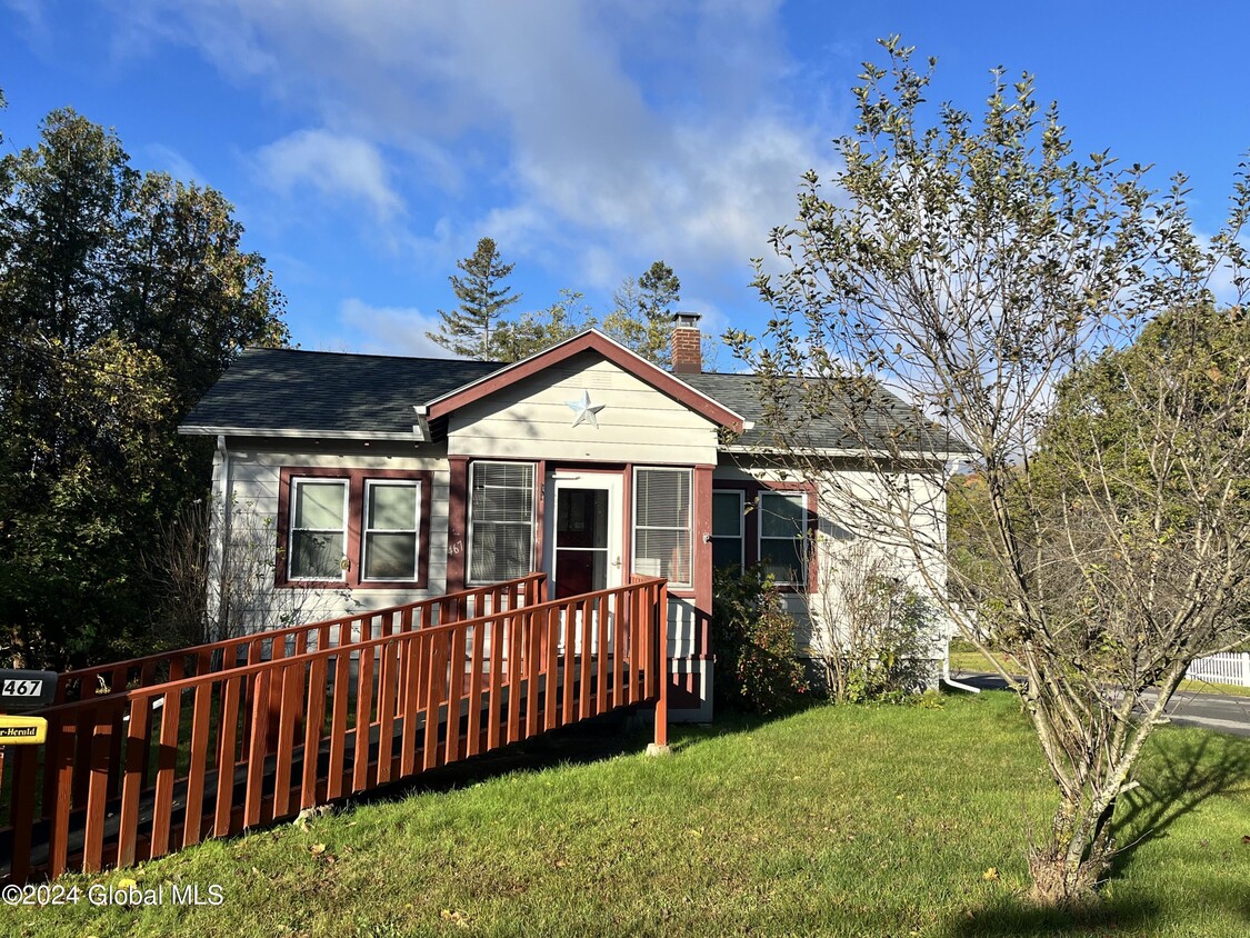 Foto principal - 467 N Main St
