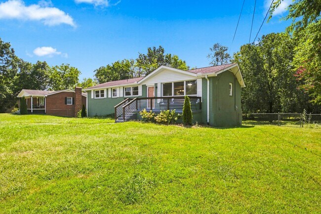 Building Photo - 1614 Shady Cir
