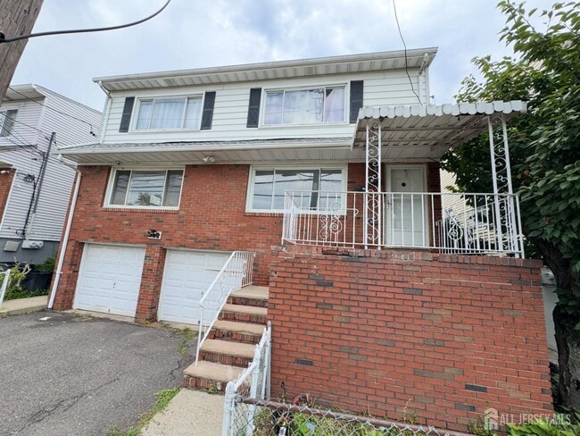 Building Photo - 304 Woodcliff Ave