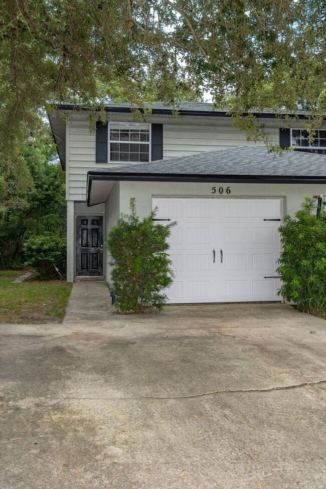 Building Photo - Charming 2BR/2.5BA Townhouse in the Heart of College Park!