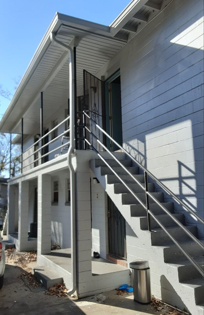 Building Photo - 1459 W 20th St