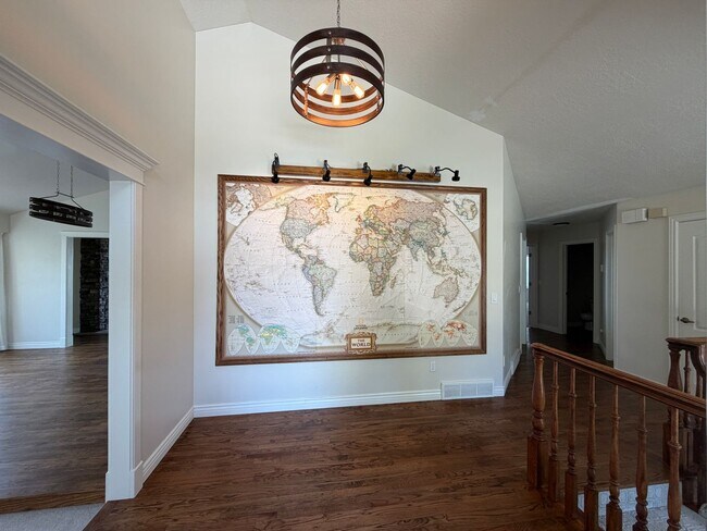 Foto del edificio - Spacious 4 Bed, 5 Bath Home with 3-Car Garage in Layton!