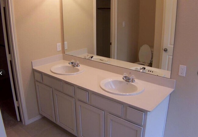 Building Photo - 16143 Beachside Pl