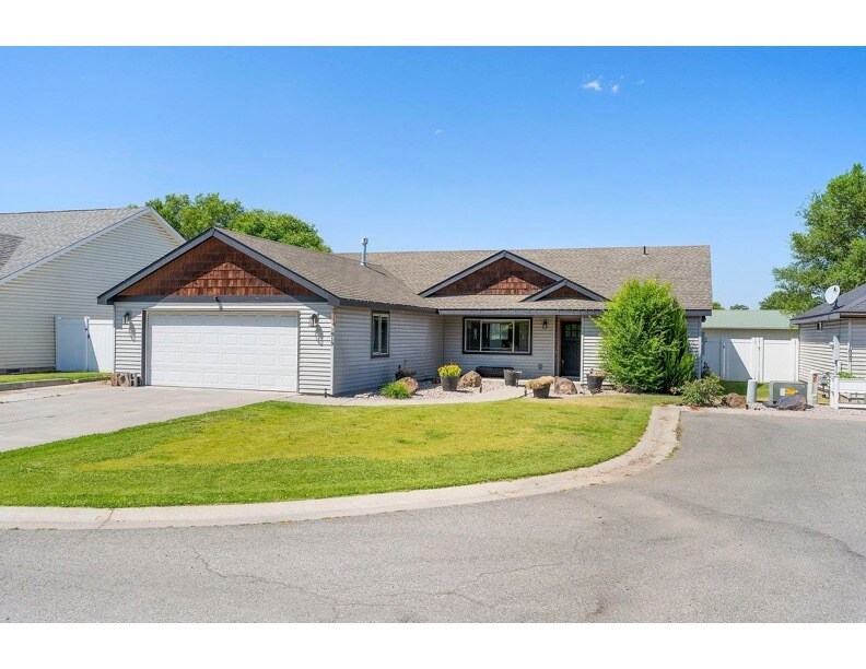 Foto principal - 1819 N Center Ln